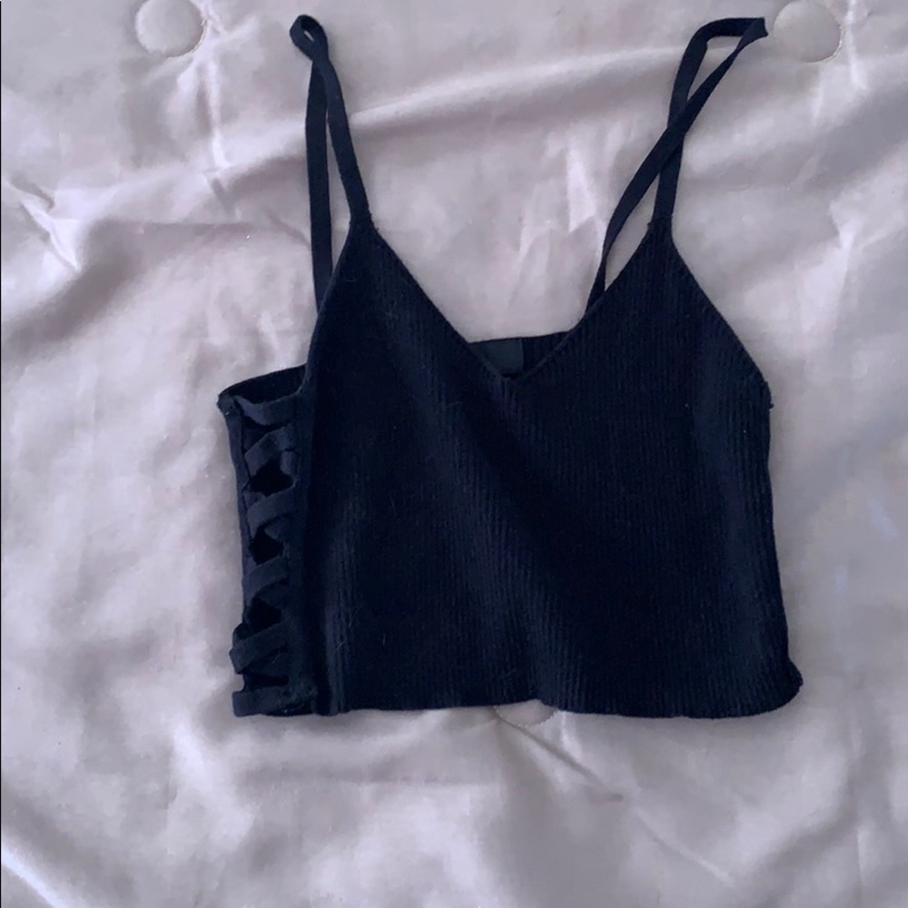 Side cut out crop